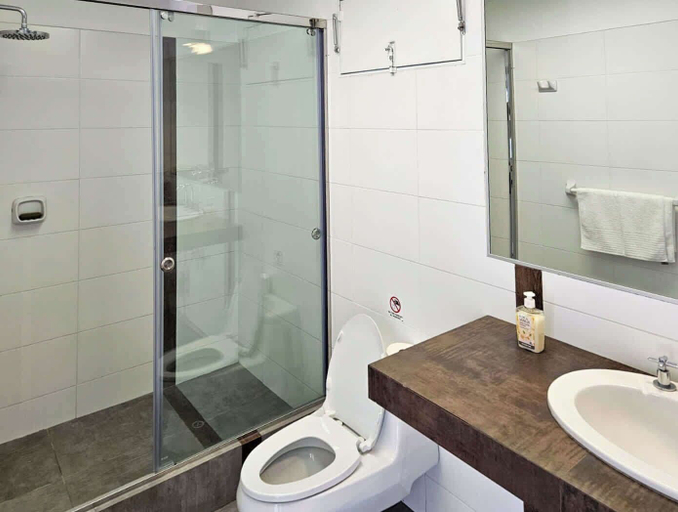 Room 5, w Spacious 4BR Country House w Pool in Mala, Cañete