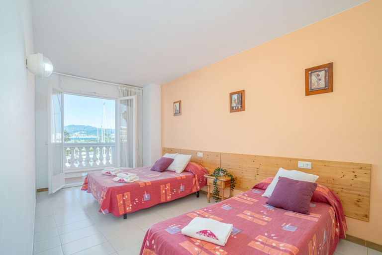 Room 4, Terrace Apartment Near the Beach, Girona