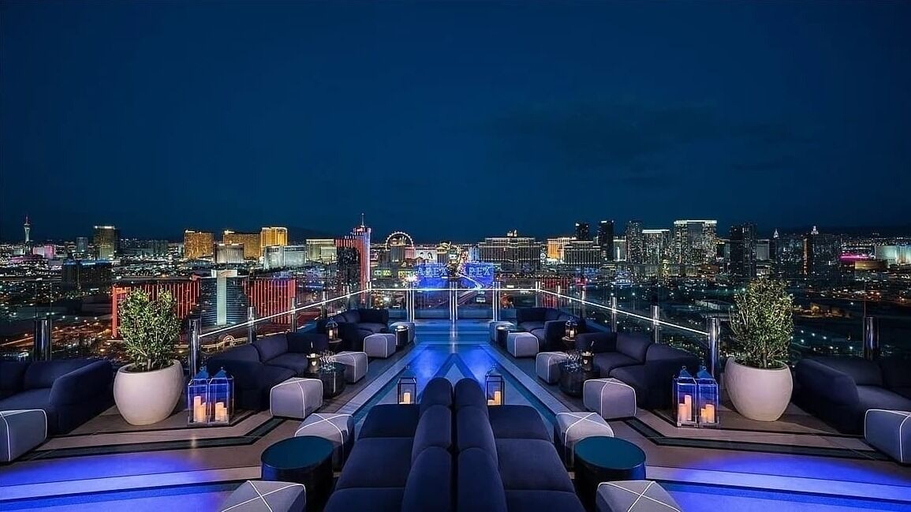 Interior 3, Luxurious Sub-penthouse Studio Balcony Access, Clark
