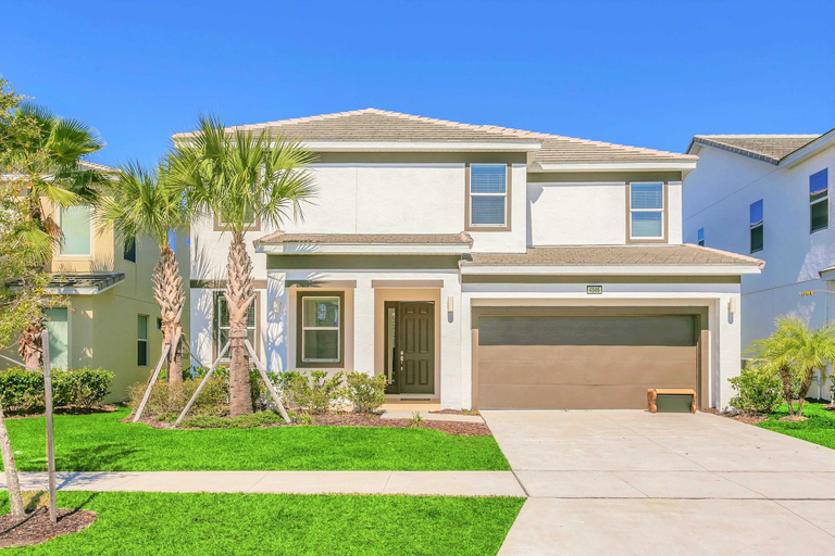 Exterior & Views