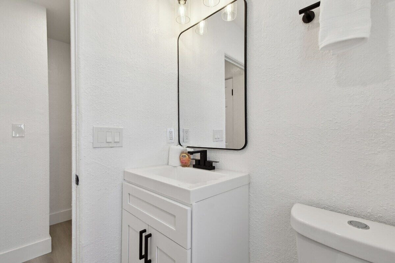 Interior 5, Stylish Treasure Island Getaway - Unit 8, Pinellas