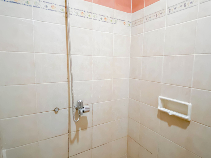 Bathroom 2, Homey 1Br At Taman Semanan Indah Cengkareng Apartment, Jakarta Barat