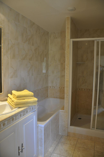 Bathroom 2, Les Cigales, Drôme