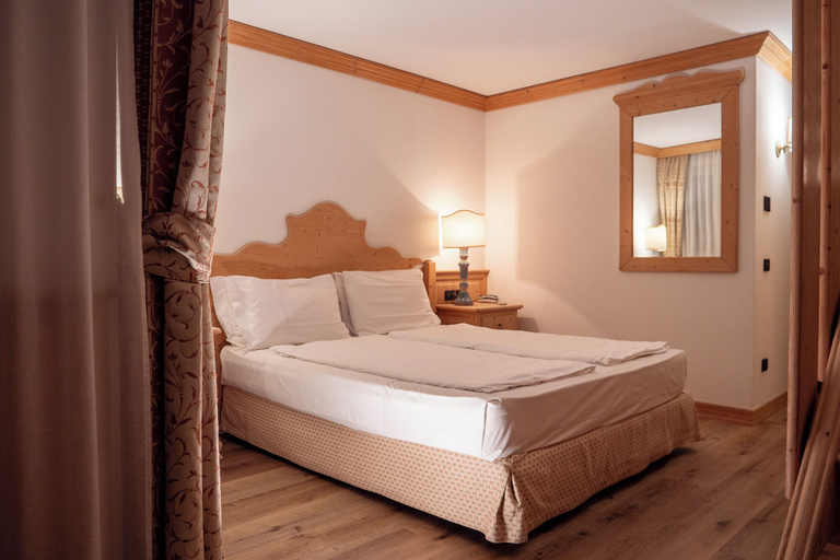 Room 3, Grifone Dolomiti Resort, Belluno