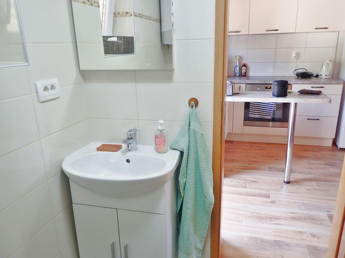 Others 3, Apartment in Jusupi Near Mala Paklenica Park, Starigrad