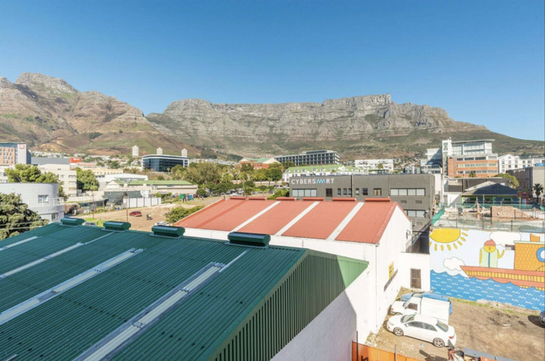 Room 5, East City Modern Apt Co-working, City of Cape Town