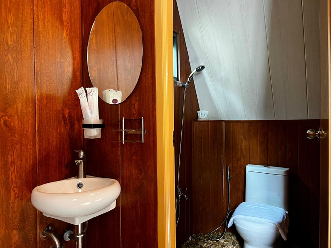 Bathroom 5, Tagosilangan Beach House, Buruanga