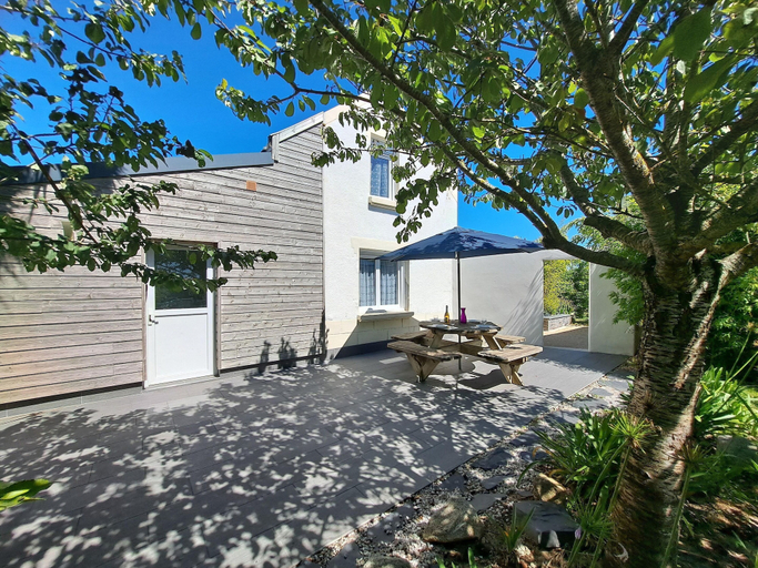 Exterior & Views 2, Holiday Home in Cleder Near Amiets Beach, Finistère