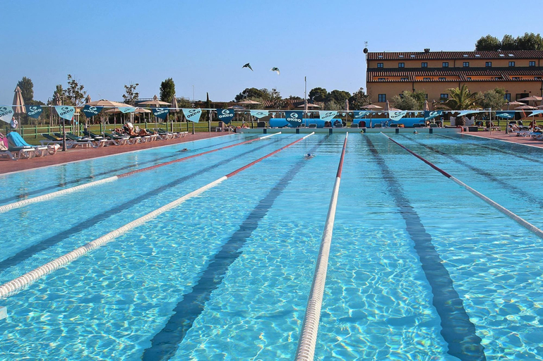 Pool 2, Apartment in Piombino With Terrace, Livorno
