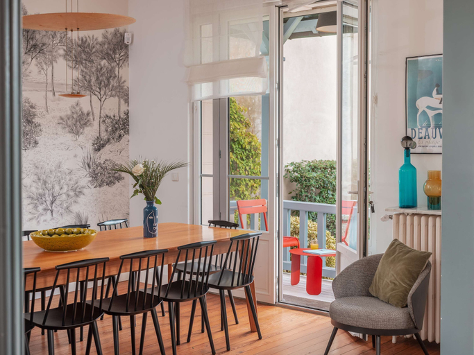 Room 4, Large Chic Stylish Villa Superb Garden, Calvados