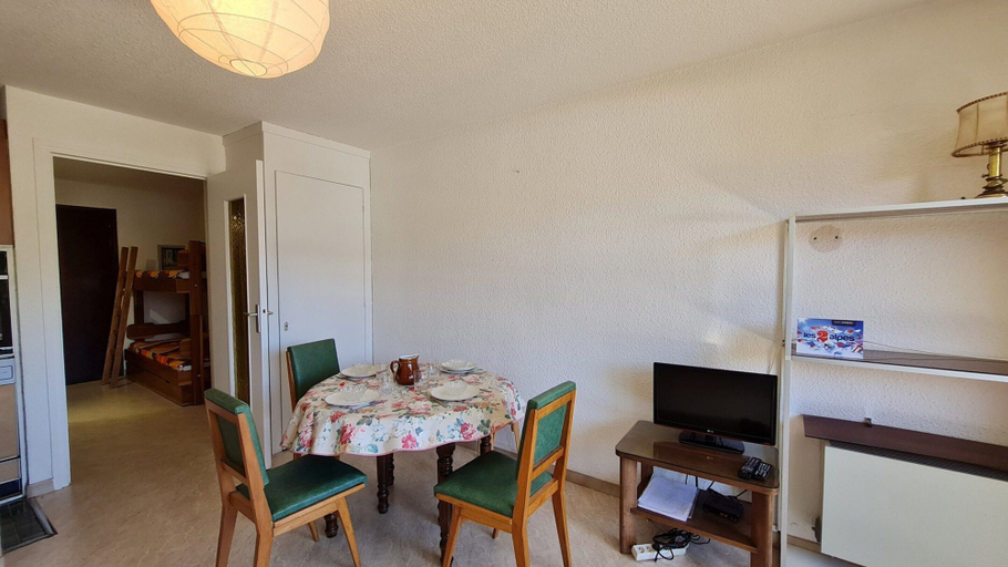 Living room 5, Ski on rue du Grand Plan, Isère