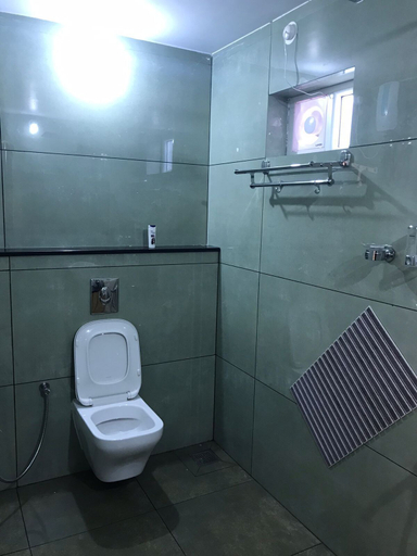 Bathroom 4, Kalloos Island Backwater Resort, Kollam