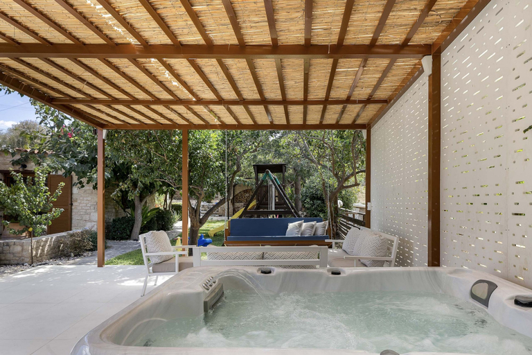 Room 4, Maratho Villa - With Private Pool, Crete