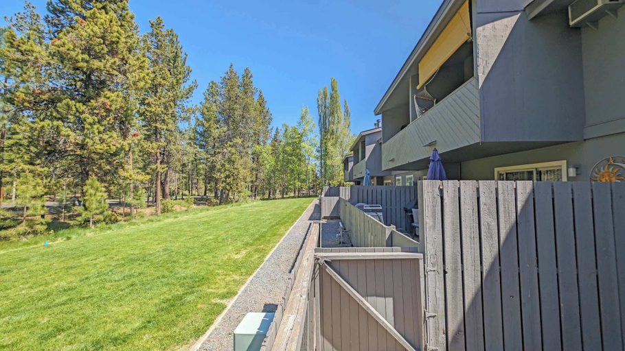 Interior 5, Abbot House Condo 4 With Sharc Passes, Deschutes