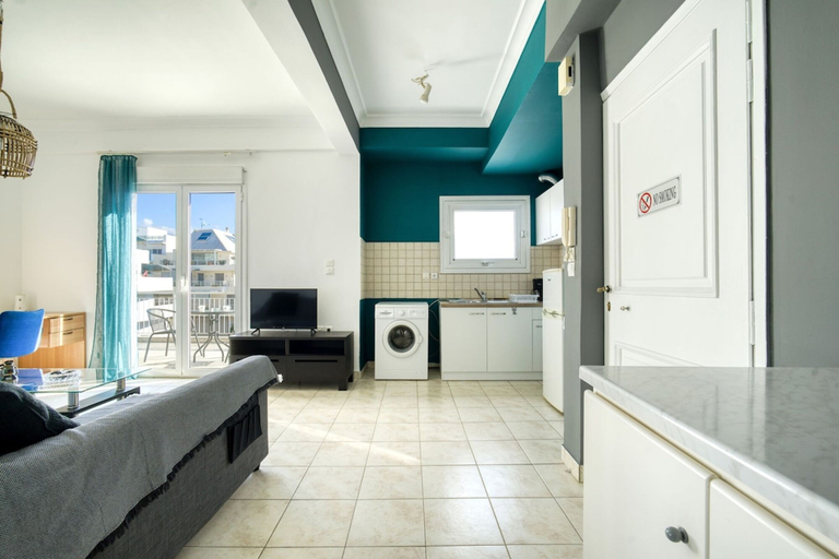 Room 4, Sunny Penthouse in Koukaki - Next to Acropolis, Attica