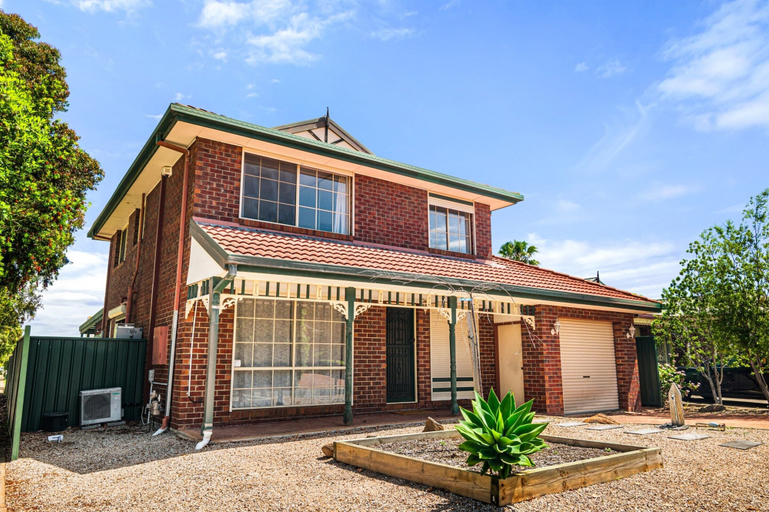 Reception, Comfortable Family Stay in Caroline Springs, Melton - East