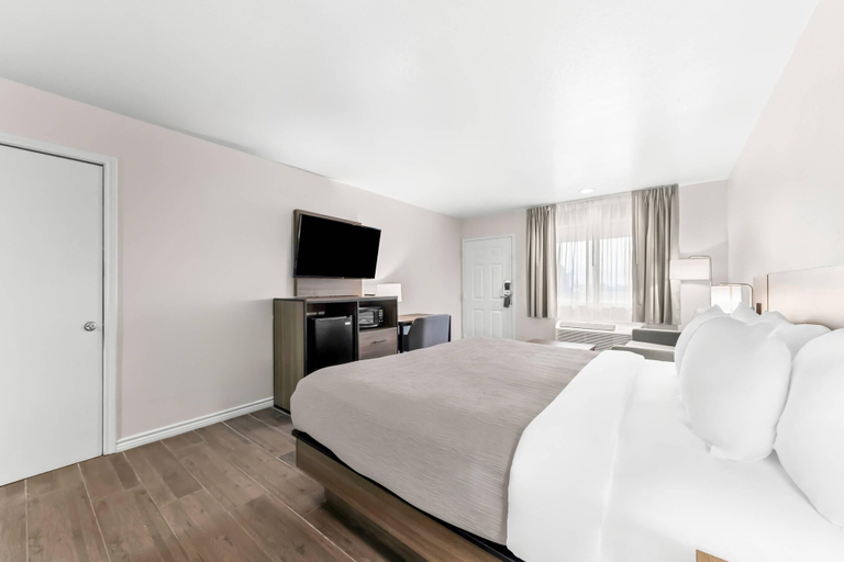 Bedroom 3, Quality Inn & Suites Port Lavaca near Lighthouse Beach, Calhoun