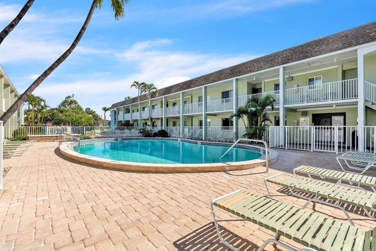 Pool 4, Nautilus #111 2 Bedroom Home, Manatee
