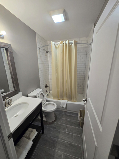 Bathroom 4, Motel 6 East Windsor, NJ - Hightstown, Mercer