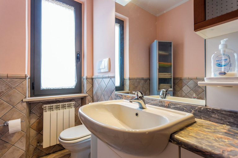Bathroom 2, Panoramic Apartment near Gubbio, Perugia