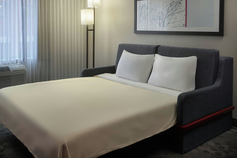 Bedroom 3, Courtyard by Marriott Birmingham Downtown at UAB, Jefferson