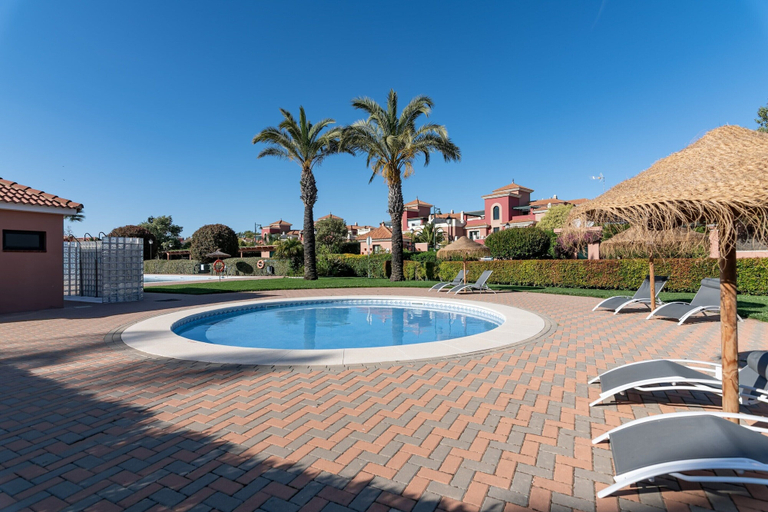 Pool 4, Flat Near Isla Canela Golf, Huelva