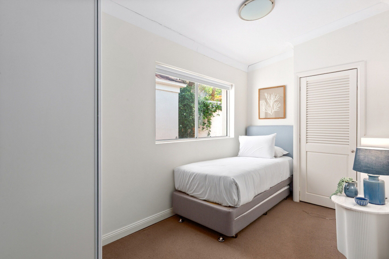 Room 4, Bright 3-bed Apartment Near Coogee Beach, Sydney