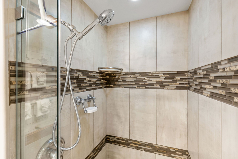 Bathroom 2, Kamaole Beach Royale, Maui