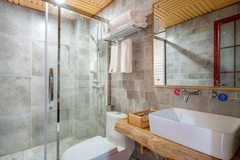 Bathroom 3, Longji Jingyue Hotel, Guilin