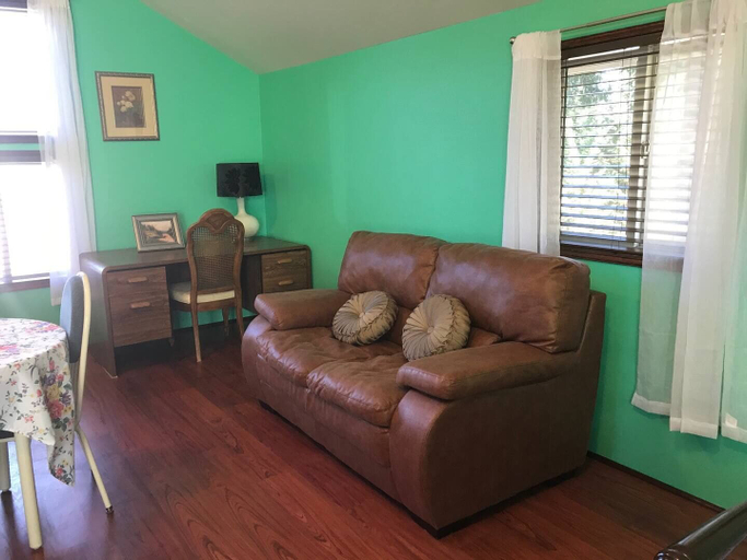 Room 5, The Orchard Suite in Shady Cove, Jackson