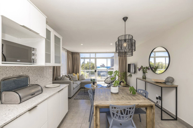 Room 1, Seaview Bliss, a Sunny Apartment and Pool, City of Cape Town