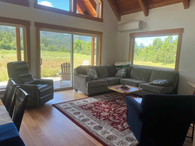 Room 2, Quail Run Mountain View Cottage, Jackson