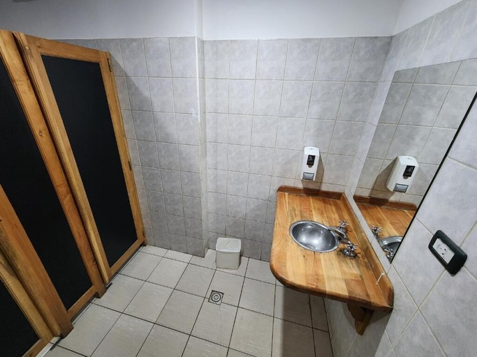 Bathroom 2, YAGHAN HOSTEL, Ushuaia