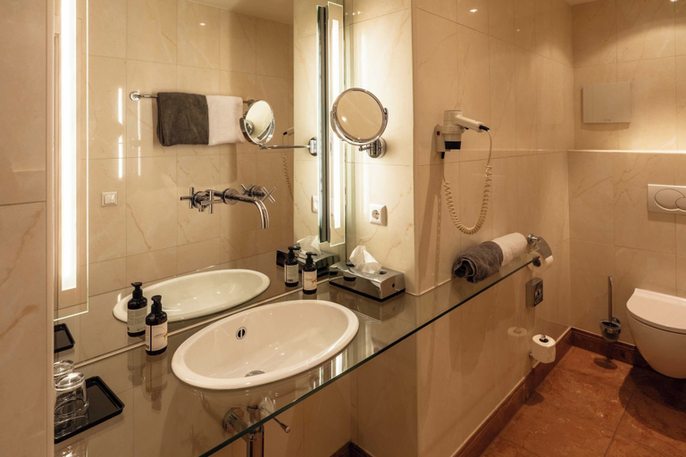 Bathroom 3, Goldener Engl, Innsbruck Land