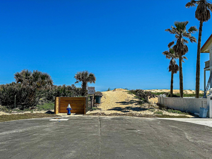 Room 5, 5BR Retreat Pool Opt Heated Spa Bikes Views, Flagler
