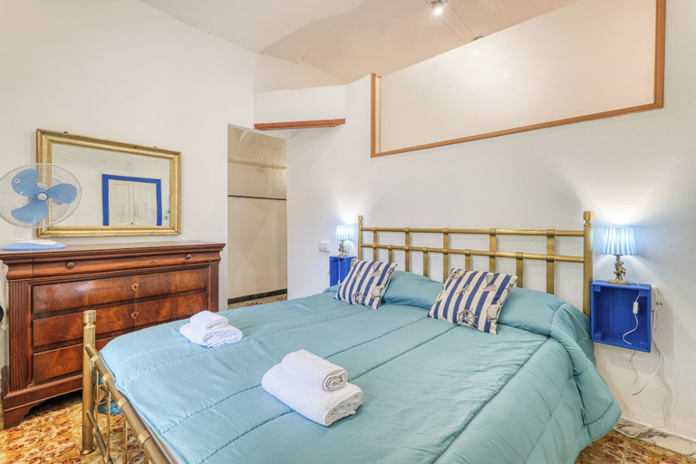 Room 3, Casa Oneglia vicino stazione Imperia, Imperia