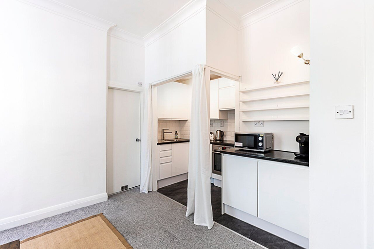 Private kitchen 3, Elegant Knightsbridge Flat Near Harrods, London