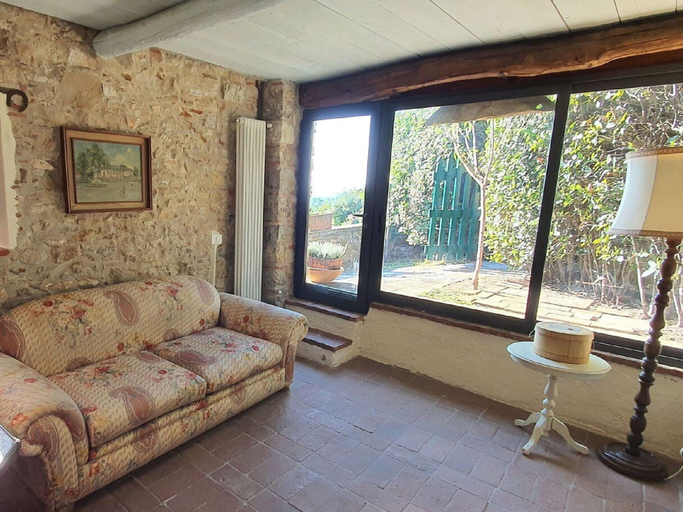 Living area 5, Stone House in Chiatri With Lake Views, Lucca