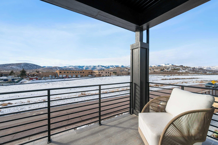 Room 3, Ski Chalet Chic Retreat With Hot Tub, Summit