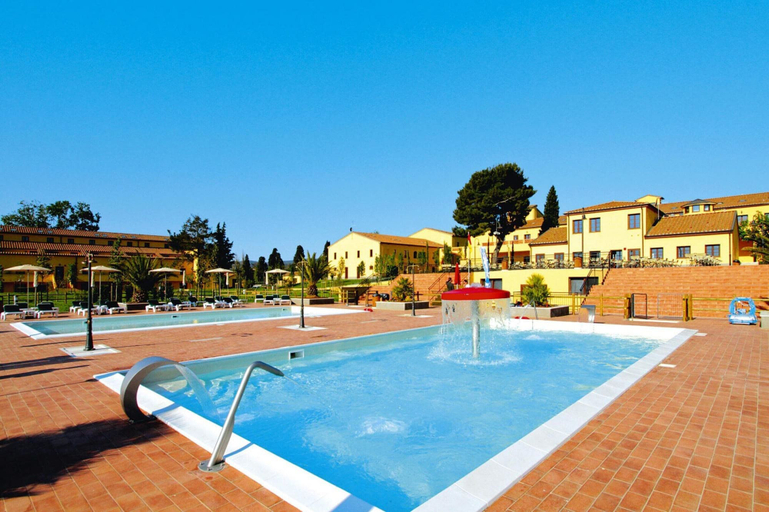 Pool 5, Apartment in Piombino With Terrace, Livorno