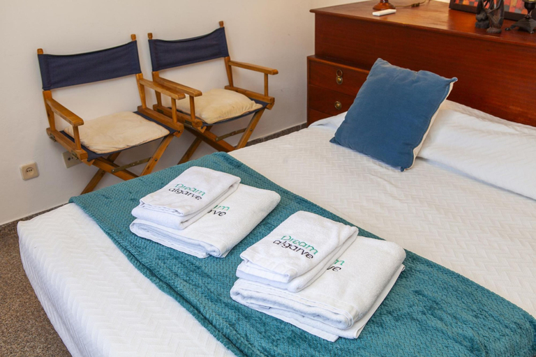 Room 4, A75 - Casa da Ponte 1 Bed Flat in Lagos, Lagos
