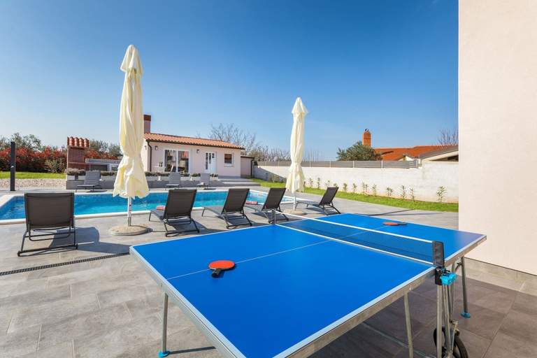 Exterior 4, Lovely Family Bungalow With Private Pool, Fažana
