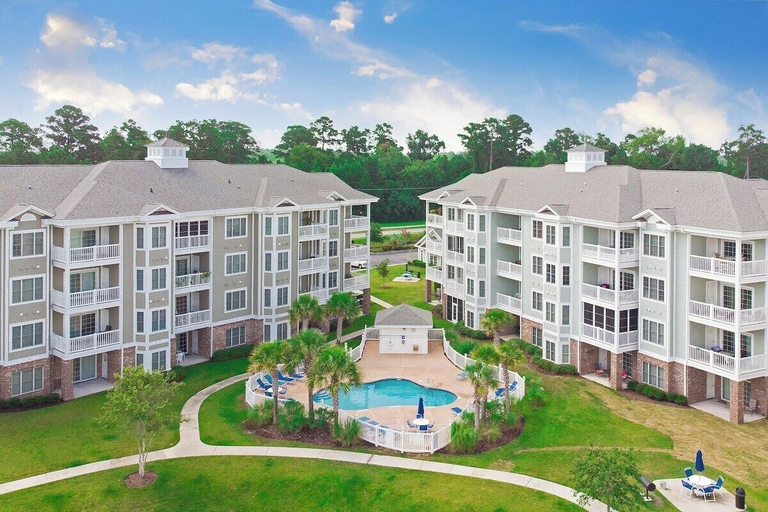 Interior 3, Magnolia Pointe Luster Leaf 4837-302, Horry