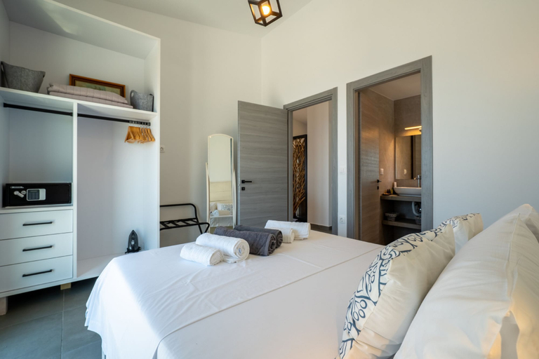 Room 3, Areti-elena Oxomeria, Ionian Islands