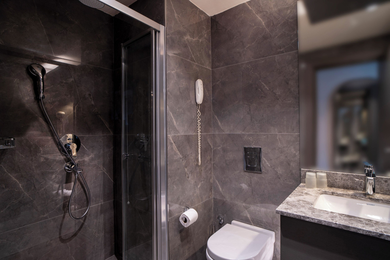 Bathroom 5, Arts Hotel Taksim, Beyoğlu