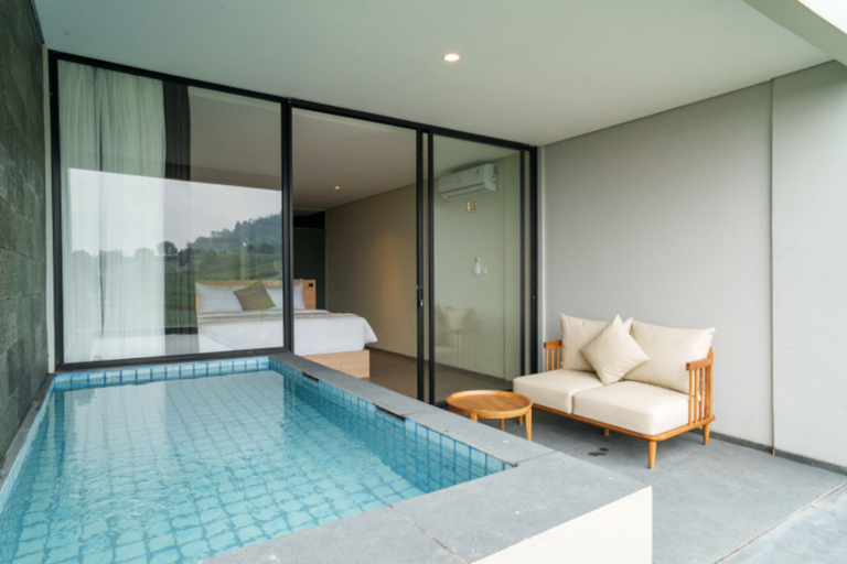 Room 4, Emerald hill 12 BR karaoke heated pool, Bandung