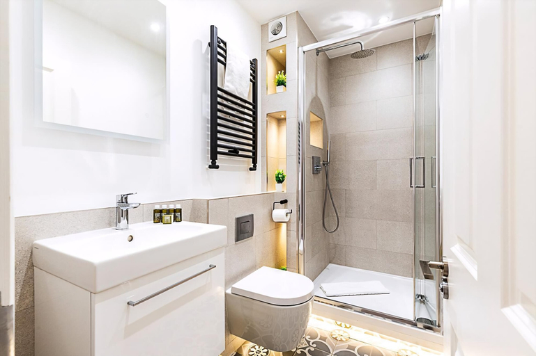 Bathroom 3, Chic Garden Flat in Leafy Ealing, London
