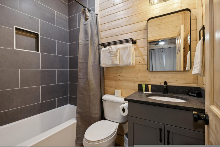 Room 3, Brand New Hot Tub Axe Throwing Firepit Arcade, Sevier