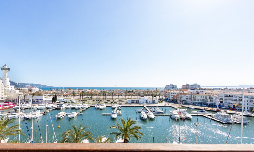 Exterior 3, Top-floor Views in Empuriabrava, Girona