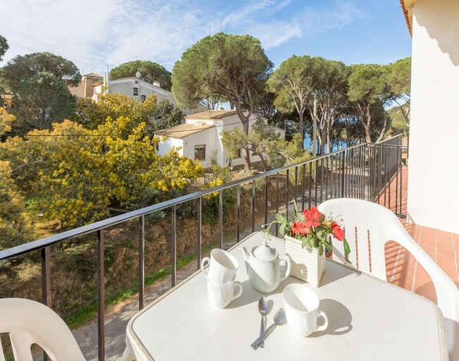 Balcony 3, Apartment in Llafranc Near Sandy Beach, Girona